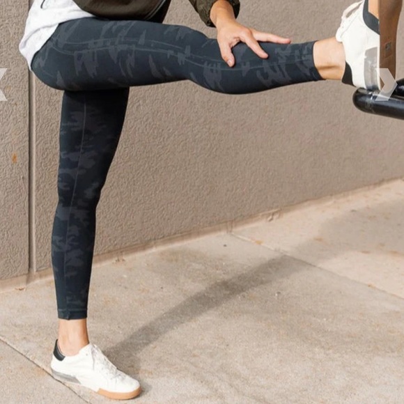 Spanx Look At Me Now Seamless Camo Leggings - Picture 2 of 8